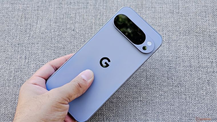 El Google Pixel 10 suma un teleobjetivo óptico de 5 aumentos y siete años de soporte de seguridad oficial.