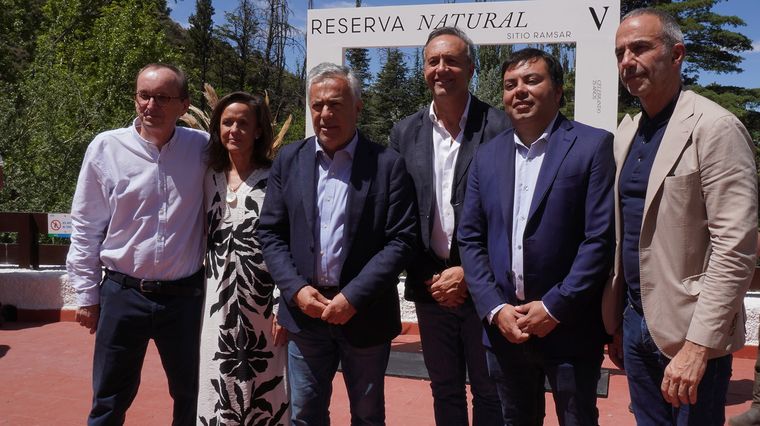 Las autoridades provinciales y de la Reserva fueron las más requeridas al momento de las fotos. Las autoridades provinciales y de la Reserva fueron las más requeridas al momento de las fotos.