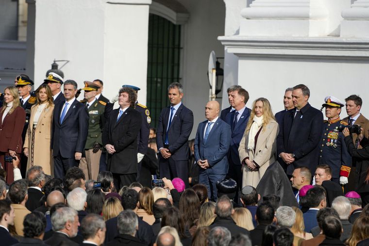 Javier Milei con su gabinete pero sin Victoria Villarruel. Javier Milei con su gabinete pero sin Victoria Villarruel.