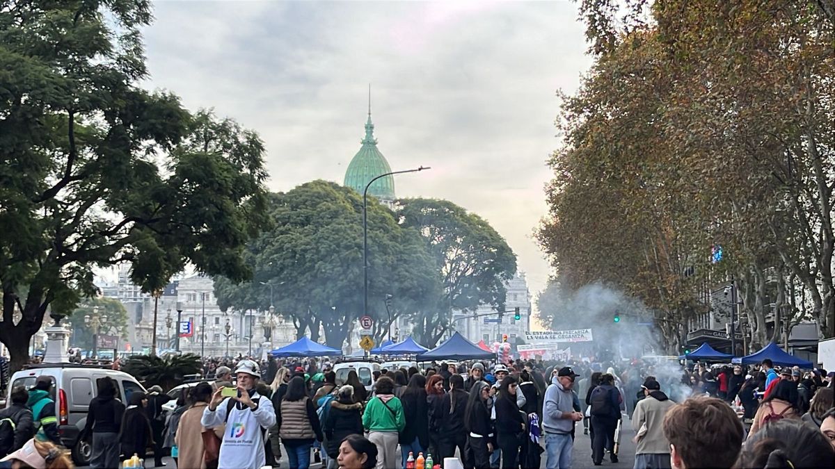 Comenzó la marcha de Ni Una Menos: miles de mujeres se concentran en el Congreso