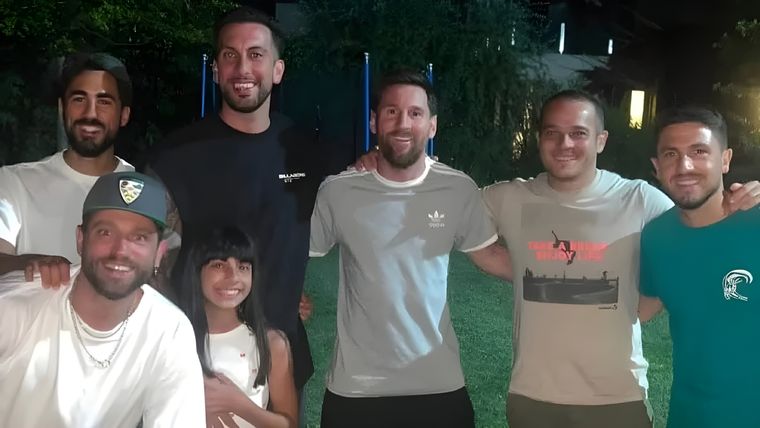 Messi se reencontró con algunos excompañeros de Newell´s. Foto: @LionelMessi