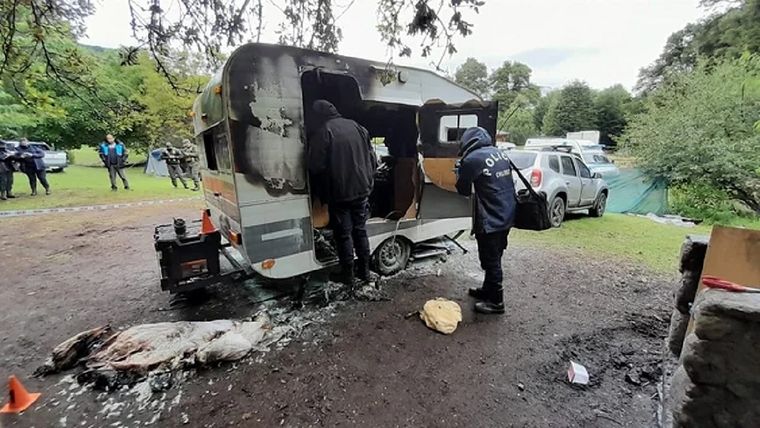Así quedó la casilla de la pareja que disfrutaba de unas vacaciones en el camping del Parque Nacional Los Alerces