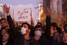 Las protestas en Irán se multiplicaron después de que el país reconociera responsabilidad en el derribo de un avión.