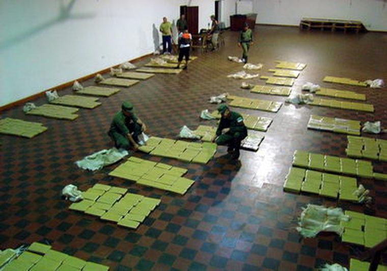 Gendarmería encontró la droga entre la maleza de una zona rural. Foto: Télam