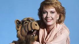 Anne Schedeen, interpretando a Kate Tanner.