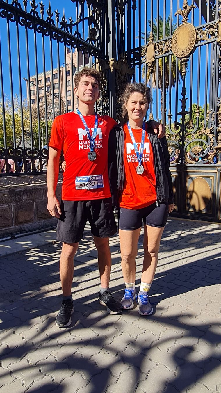 Jennifer 21km, Ignacio 42km. Jennifer 21km, Ignacio 42km.