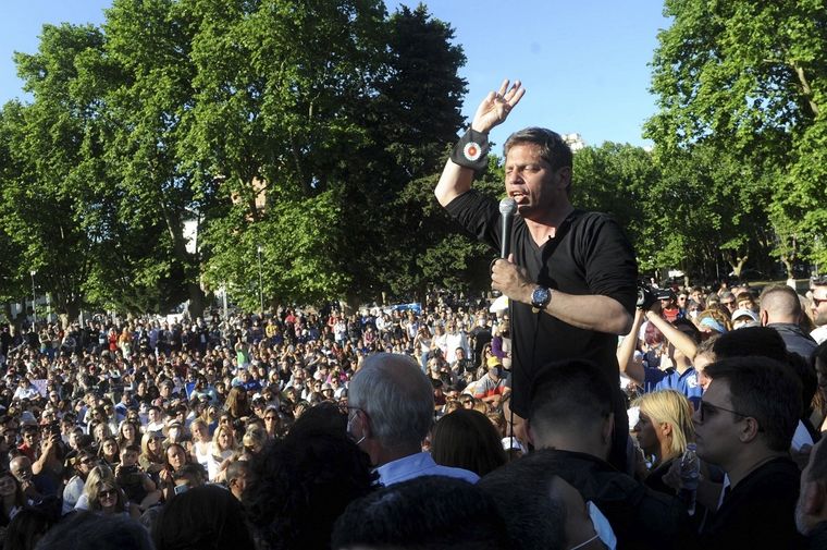 Axel Kicillof participó de una mateada en La Plata Foto: Télam