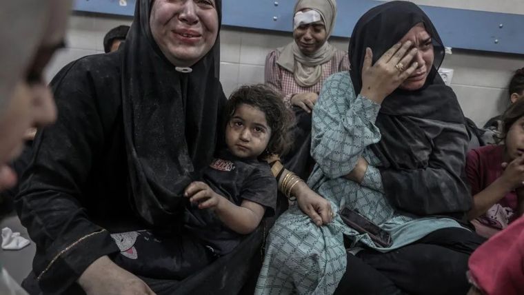 Los heridos del hospital Al-Ahli fueron llevados a otra clínica cercana en Gaza Foto: BBC