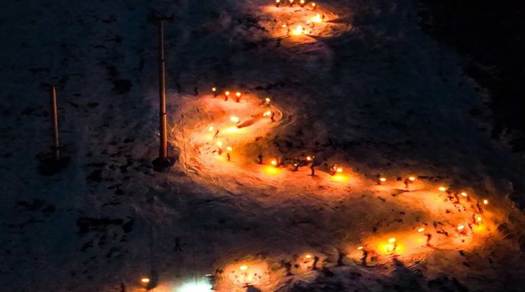 Bajada de antorchas en el Cerro Bayo Foto: Villa la Angostura Turismo