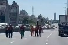 Los heridos fueron trasladados a los hospitales Durand y Santojanni.  Foto: Captura de video