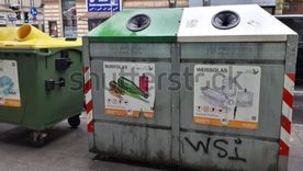Contenedores para ropa usada en Viena, Austria. Foto Shutterstock