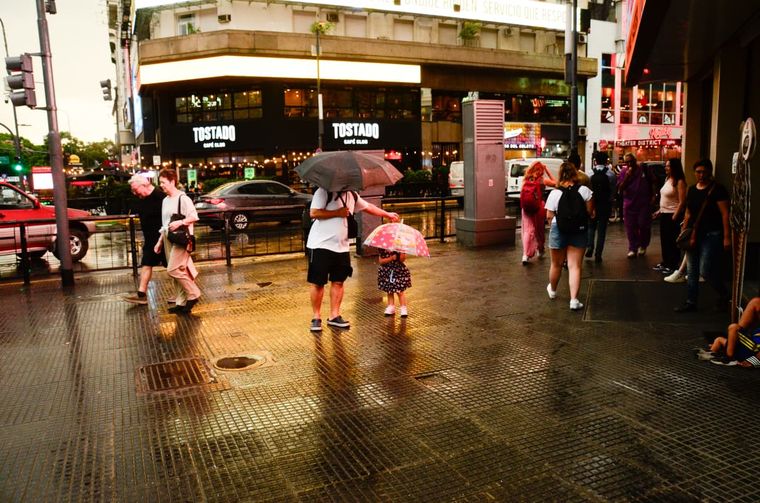 Una de las esquinas de las avenidas 9 de Julio y Corrientes. Una de las esquinas de las avenidas 9 de Julio y Corrientes.