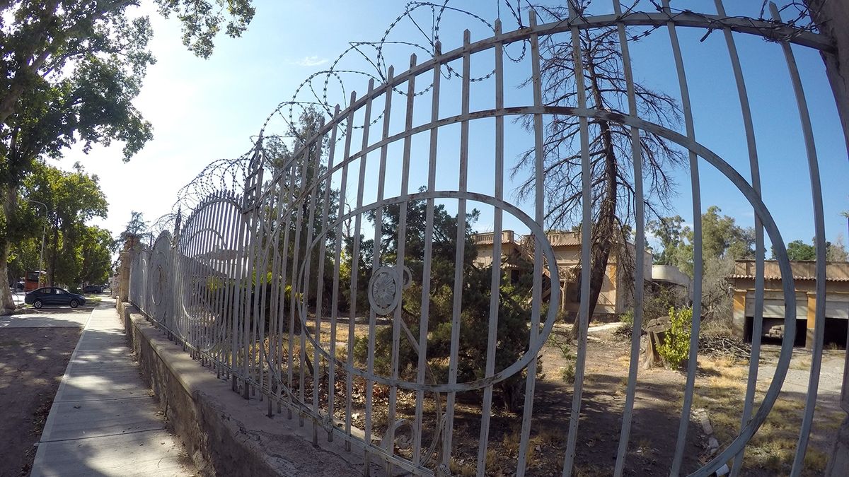 El misterio paranormal de la mansión abandonada de Guaymallén: los mitos más comentados