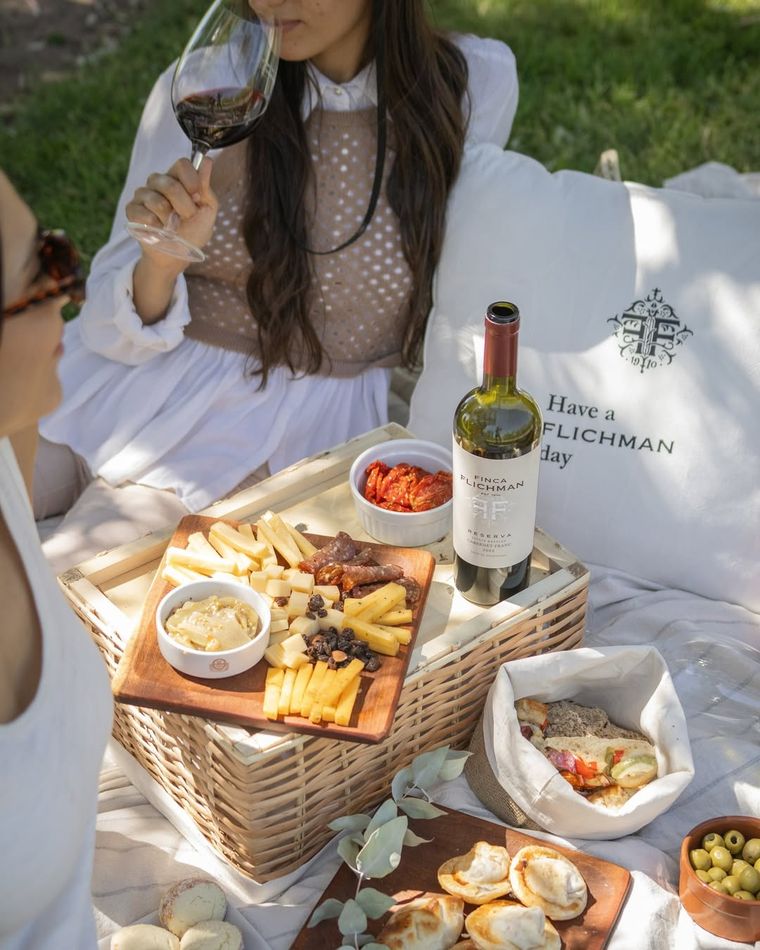 Las bodegas ofrecen diferentes opciones para, entre ellas, los picnic. Las bodegas ofrecen diferentes opciones para, entre ellas, los picnic.