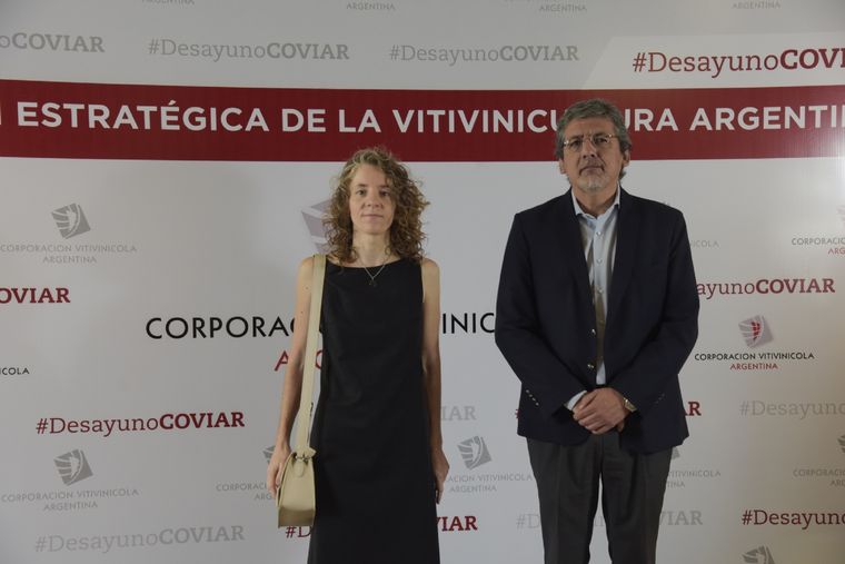 Leticia Cortese -Subsecretaria de Financiamiento y Competitividad PyME de la Nación- y Sergio Moralejo -secretario de Agricultura de Mendoza-. Foto: Gentileza