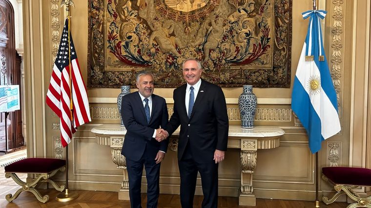 El gobernador mendocino mantuvo una reunión esta mañana con el diplomático norteamericano Foto: Gobierno de Mendoza
