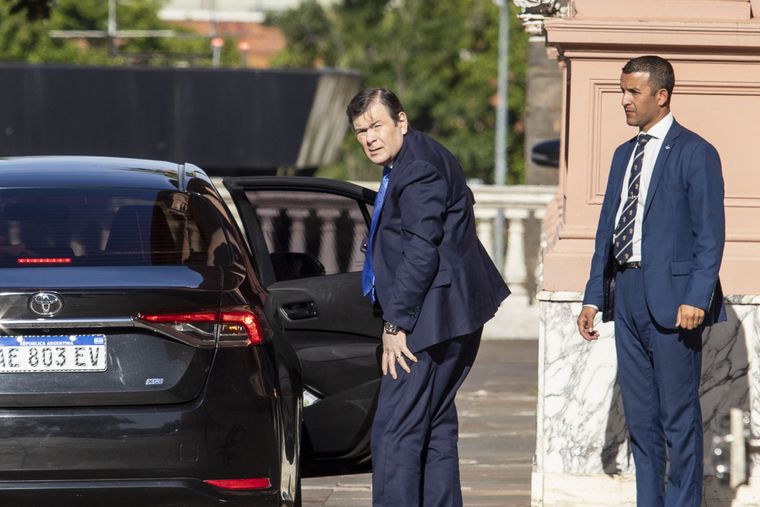 El gobernador de Santiago del Estero, Gerardo Zamora, en la Casa Rosada tras la convocatoria de Javier Milei. El gobernador de Santiago del Estero, Gerardo Zamora, en la Casa Rosada tras la convocatoria de Javier Milei.