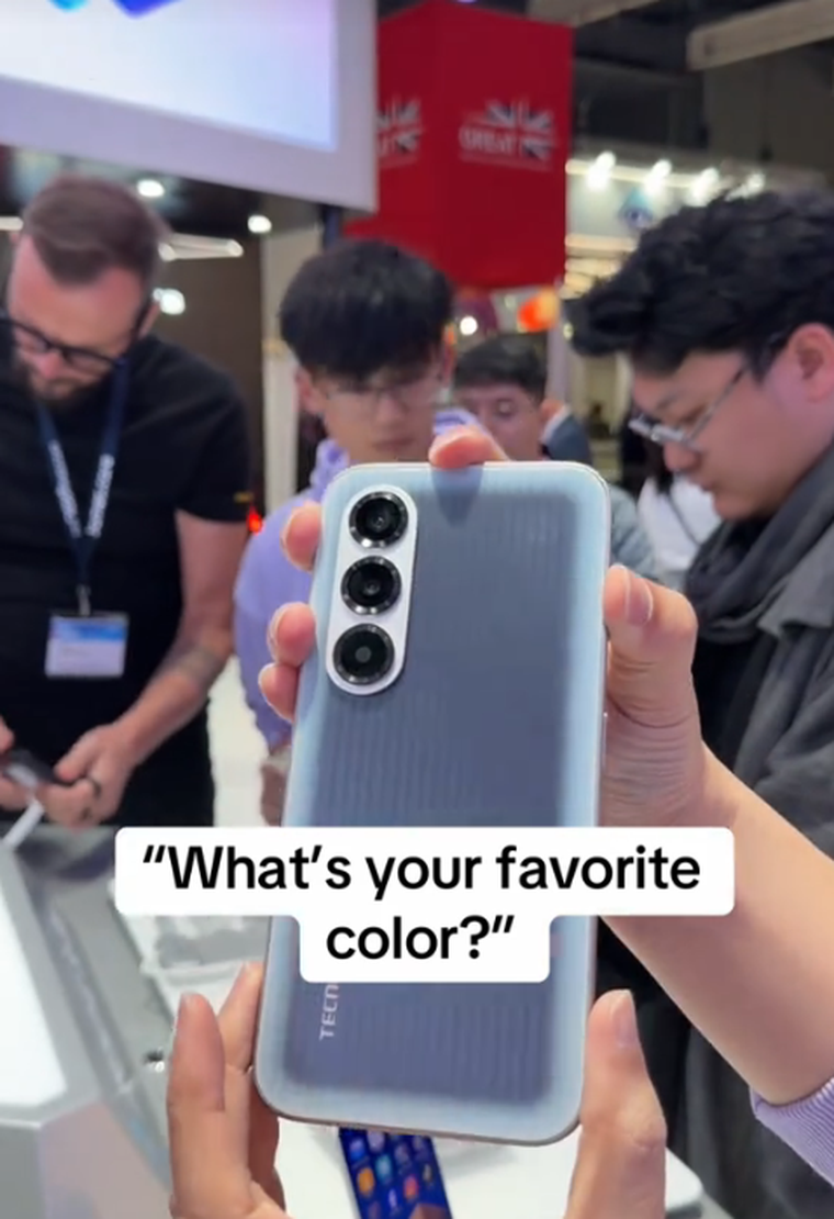 La tecnología Chameleon de Tecno permite que el dispositivo refleje la luz en múltiples longitudes de onda. La tecnología Chameleon de Tecno permite que el dispositivo refleje la luz en múltiples longitudes de onda.