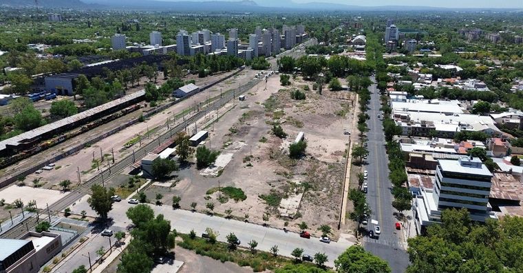 El terreno de Estación Mendoza desde el aire. El terreno de Estación Mendoza desde el aire.