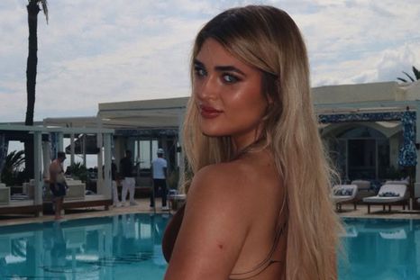 Marta Fort eligió un reconocido parador de la firma Dolce & Gabbana para disfrutar de sus días de sol en Marbella. / Instagram @martacfort Marta Fort eligió un reconocido parador de la firma Dolce & Gabbana para disfrutar de sus días de sol en Marbella. / Instagram @martacfort