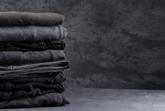 ropa negra Quedará como nueva. Foto: Fuente: Shutterstock