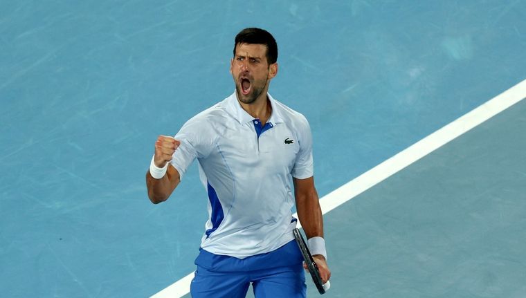 Djokovic trabajó y venció a un joven que dará que hablar. Foto: @AustralianOpen