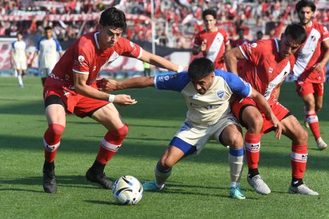 Deportivo Maipú y Godoy Cruz se enfrentan en el Malvinas Argentinas. Deportivo Maipú y Godoy Cruz se enfrentan en el Malvinas Argentinas.
