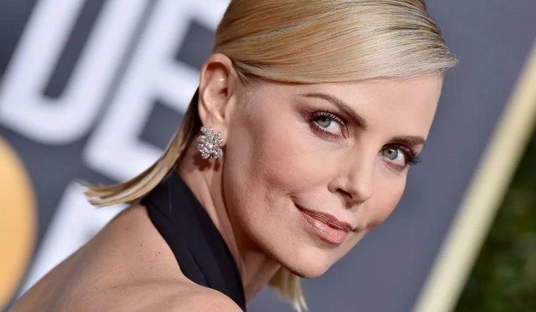 Charlize Theron forma parte del elenco principal de la película.
