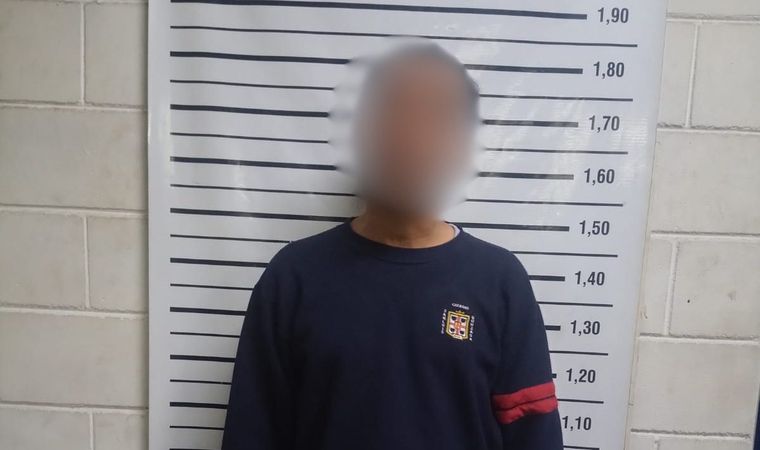 El sospechoso fue detenido tras protagonizar una pelea con el chofer de la unidad, a quien le reclamaba el reintegro del pasaje.