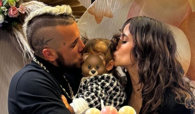 Alex Caniggia y Melody Luz junto a su hija. Créditos: Archivo MDZ
