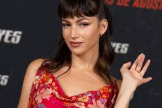 Foto: https://www.cadenadial.com/2022/ursula-corbero-posa-en-topless-e-incendia-las-redes-295538.html