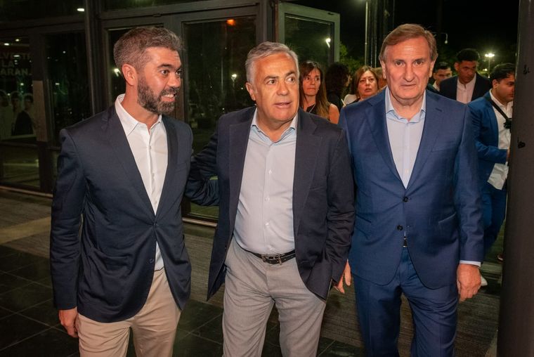 Charlie Gordillo y Juan Carlos Meca recibieron a Alfredo Cornejo. Charlie Gordillo y Juan Carlos Meca recibieron a Alfredo Cornejo.