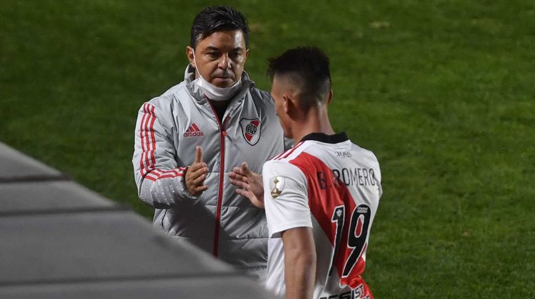 Gallardo felicita a Romero tras su gran partido Foto: Télam