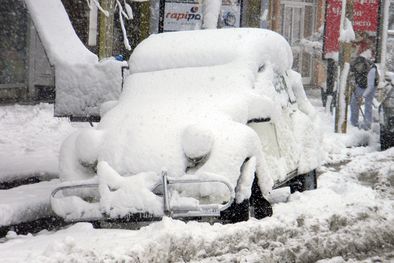 MDZol | Así quedaron los autos tras la gran cantidad de nieve caída. Foto: Mediamza.com