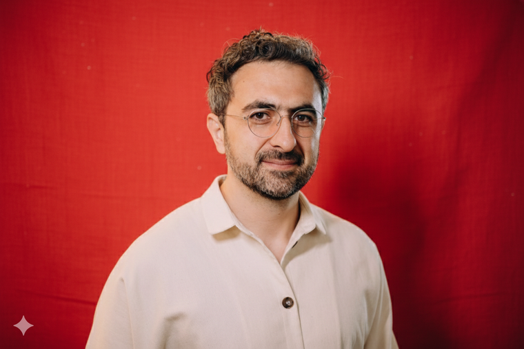 El jefe de Microsoft AI, Mustafa Suleyman, apuesta por la Autosuficiencia en IA para mitigar los riesgos de depender de un solo socio externo.