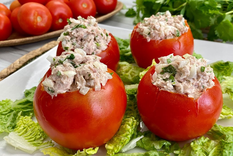 ¡Navidad fresca! receta de tomates rellenos clásicos.