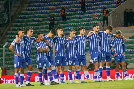 Dos futbolistas con pasado en Godoy Cruz vuelven al fútbol argentino tras su paso por el exterior. Dos futbolistas con pasado en Godoy Cruz vuelven al fútbol argentino tras su paso por el exterior.