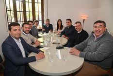 La reunión de este jueves entre los intendentes radicales, precandidatos, candidatos y la presidenta provisional del Senado, Natacha Eisenchlas. Foto: Twitter @TadeoGZ