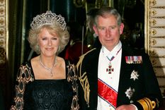Camilla Parker Bowles tenía 23 años cuando conoció al príncipe Carlos. Foto: POPSUGAR - www.popsugar.com