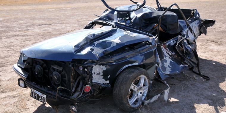 La coupé Fuego, retorcida por el fuerte impacto. Foto: Mediamza.com