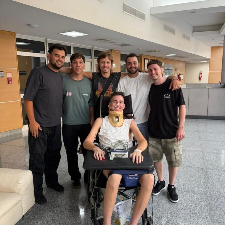 Juan Cruz Yacopini recibió la visita de amigos y familiares. Juan Cruz Yacopini recibió la visita de amigos y familiares.