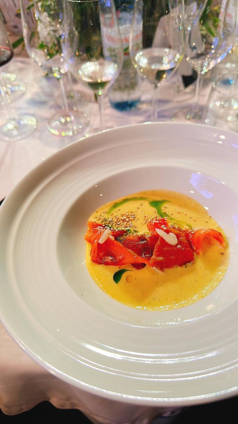 Una de las delicias servidas: crema de maíz con trucha curada y amaranto. Una de las delicias servidas: crema de maíz con trucha curada y amaranto.