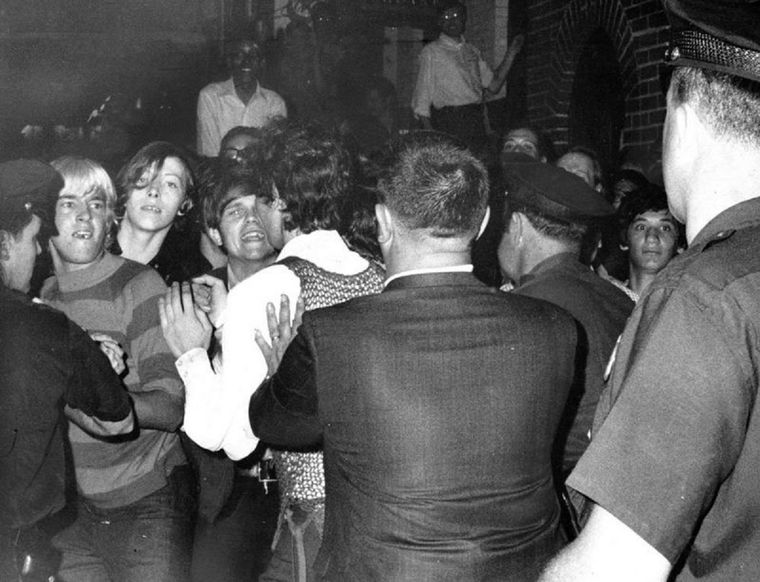 La tensión se incrementó en las calles tras la redada en el bar Stonewall. Foto: GETTY IMAGES