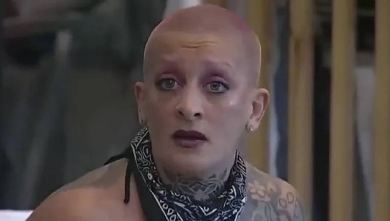 Furia sigue viendo cómo su imagen va derrumbándose.