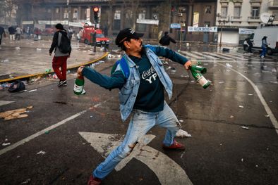 MDZol | Disturbios en las afueras del Congreso por el tratamiento de la ley Bases el 12 de junio. Foto: EFE