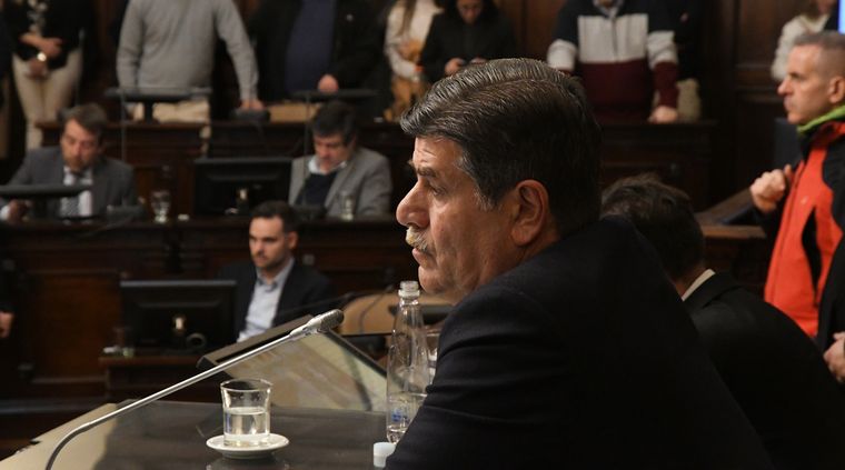 El vicegobernador Mario Abed presidió la breve sesión del Senado provincial. Foto: Rodrigo DAngelo / MDZ