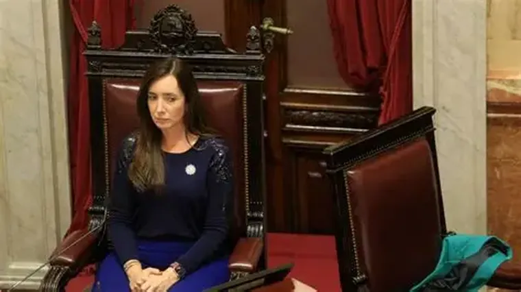 Victoria Villarruel en el estrado presidencial del Senado de la Nación.