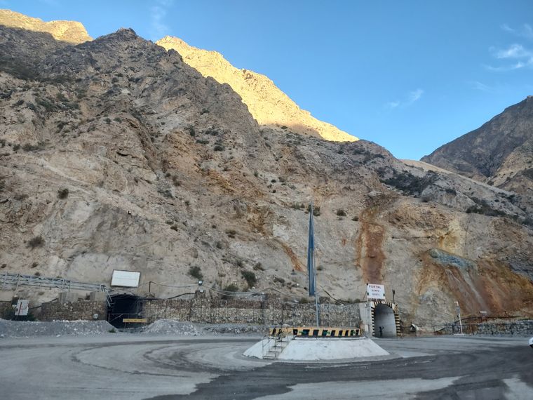 Minas Argentinas SA proyecta la construcción de una nueva mina en Gualcamayo para explotar el proyecto Carbonatos Profundos.