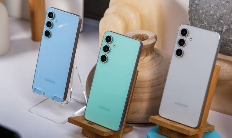 El Samsung Galaxy S25 FE se destaca por su diseño cuidado, IA integrada y rendimiento pensado. El Samsung Galaxy S25 FE se destaca por su diseño cuidado, IA integrada y rendimiento pensado.