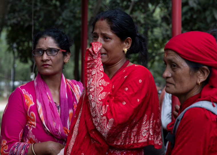 En Trishuli Baza, Nepal, la gente también buscaba a seres queridos desaparecidos.